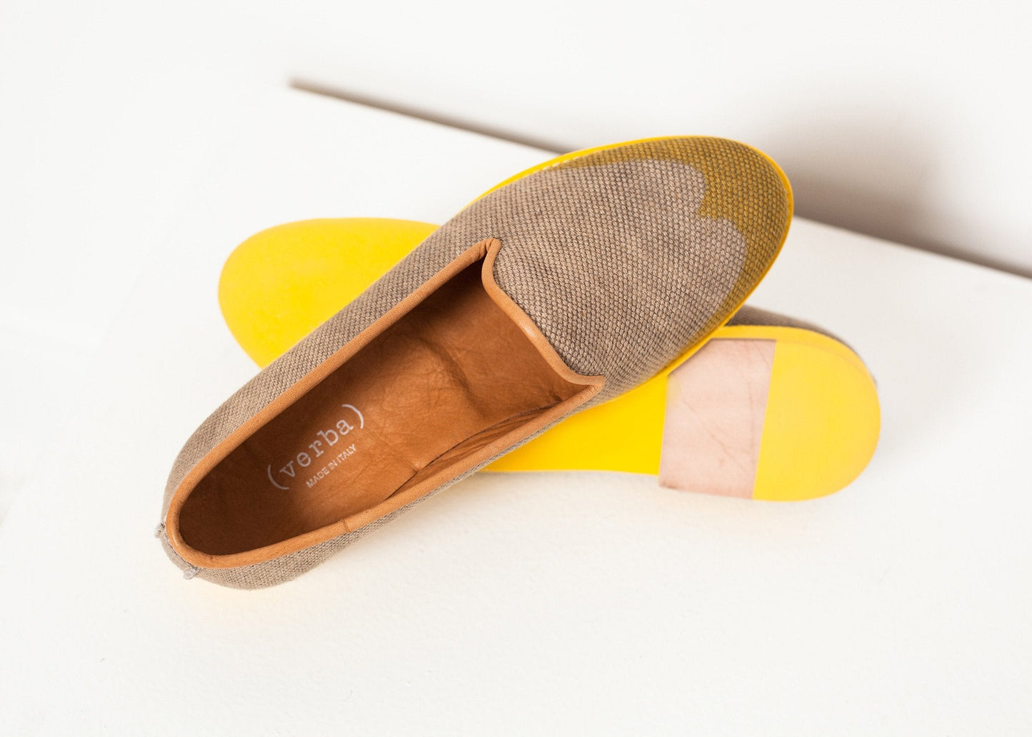 Mocassin à bout ailé en jaune