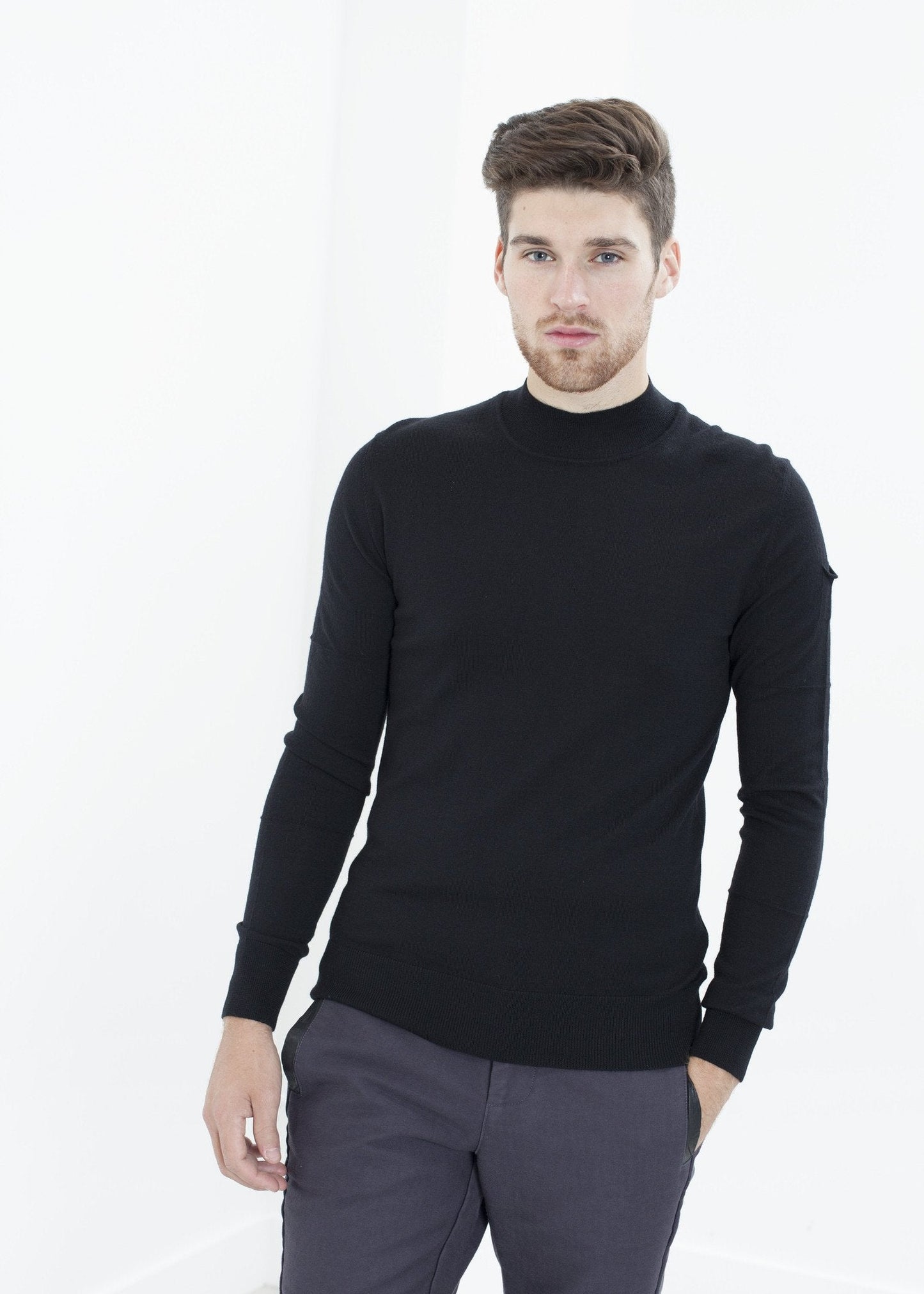 Pull à Col Roulé en Mérinos Noir