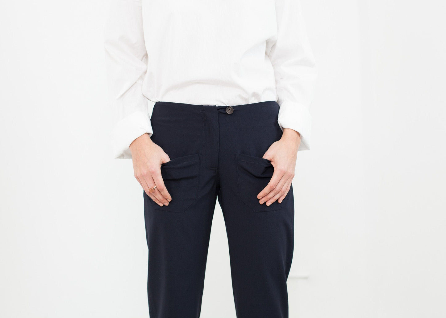 Pantalon à poche plaquée en bleu marine