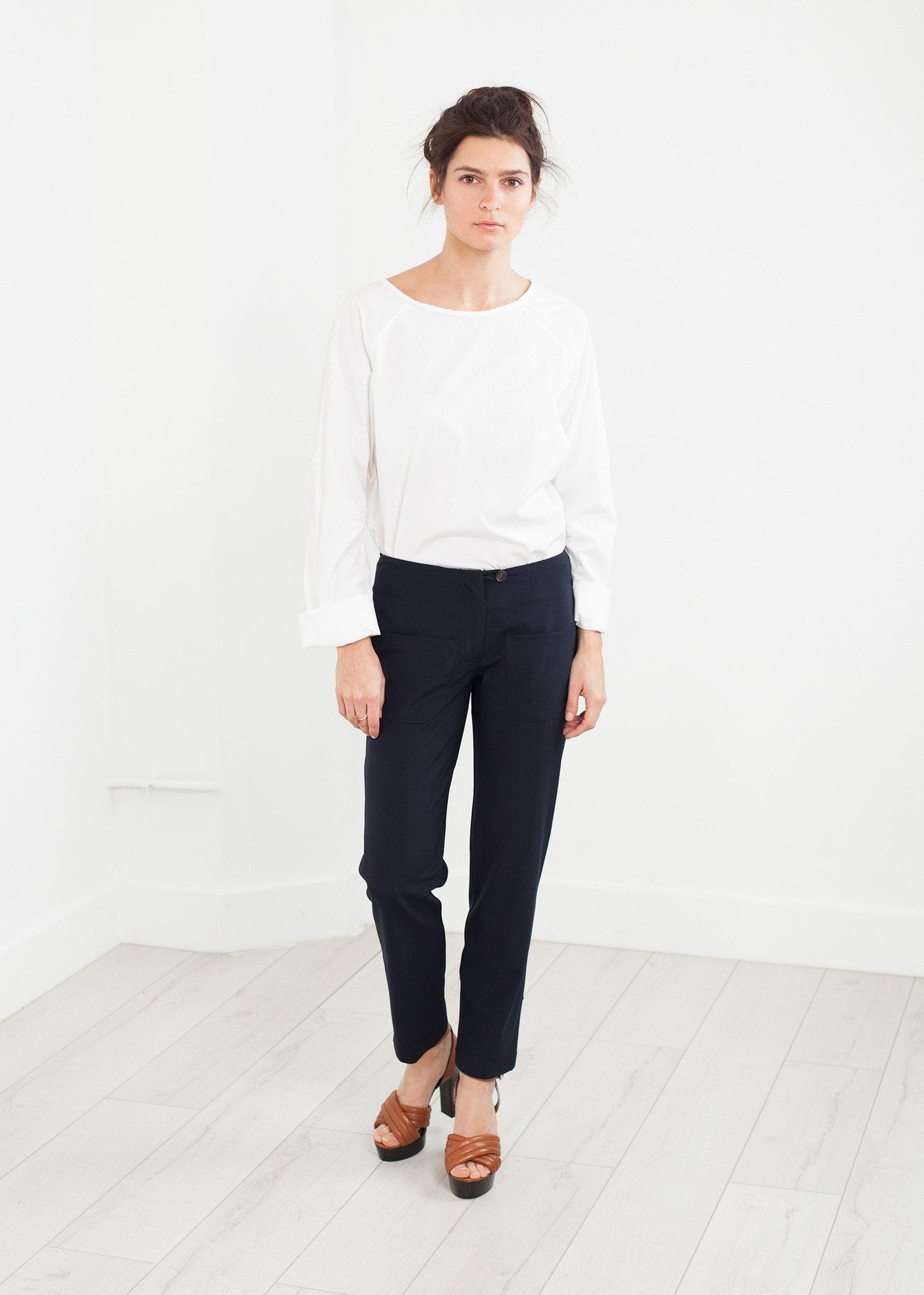 Pantalon à poche plaquée en bleu marine