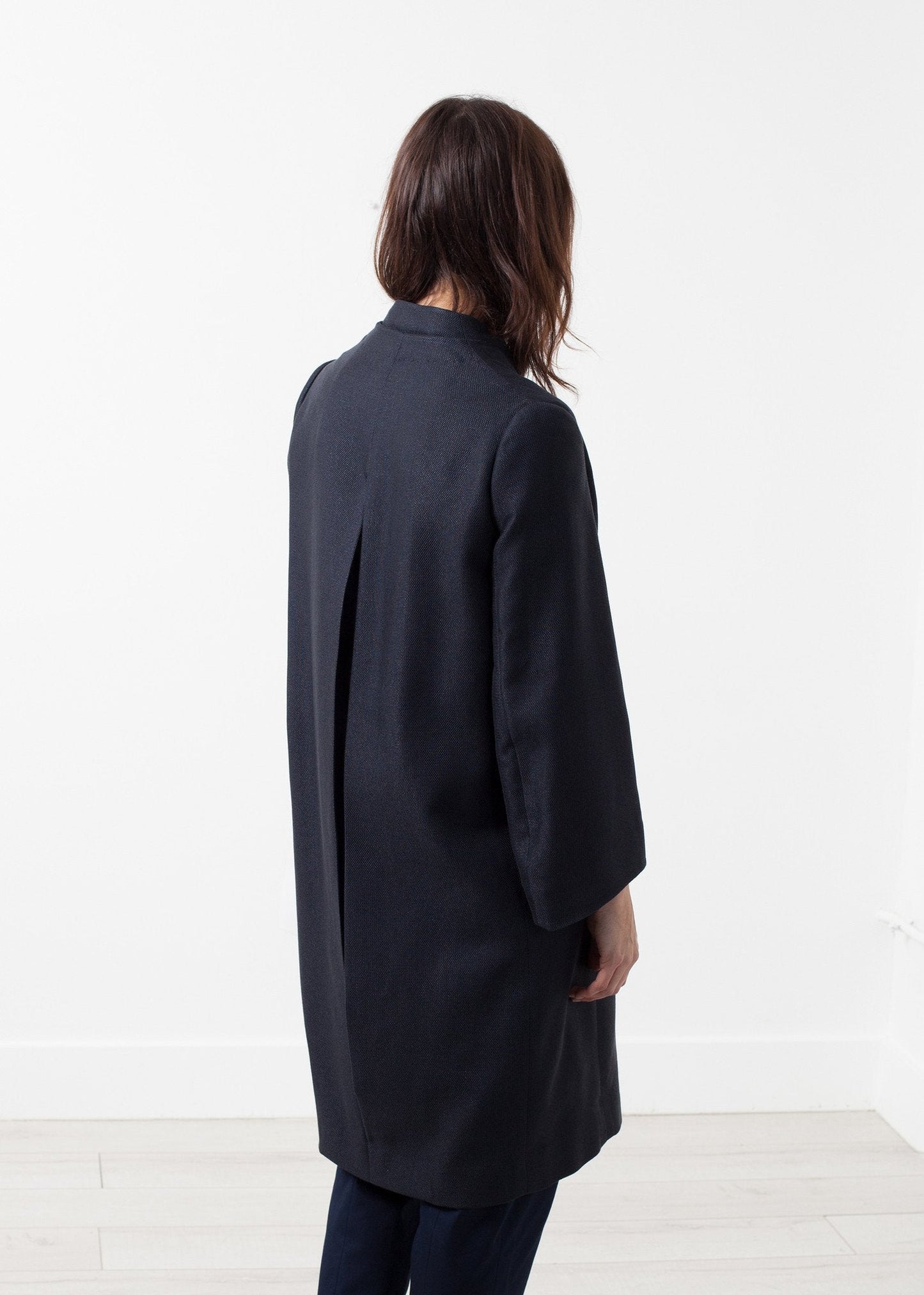 Manteau tissé à dos plissé