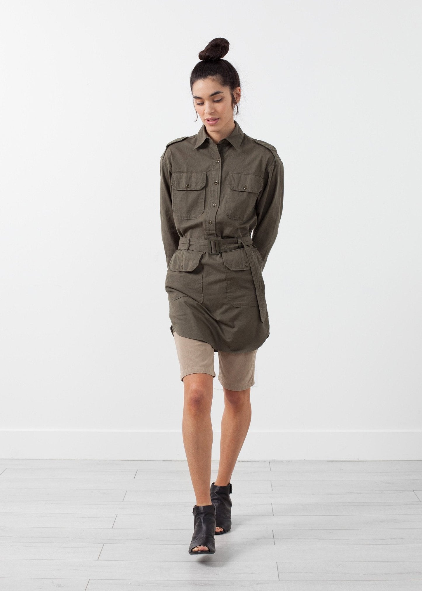 Robe excédentaire à ceinture