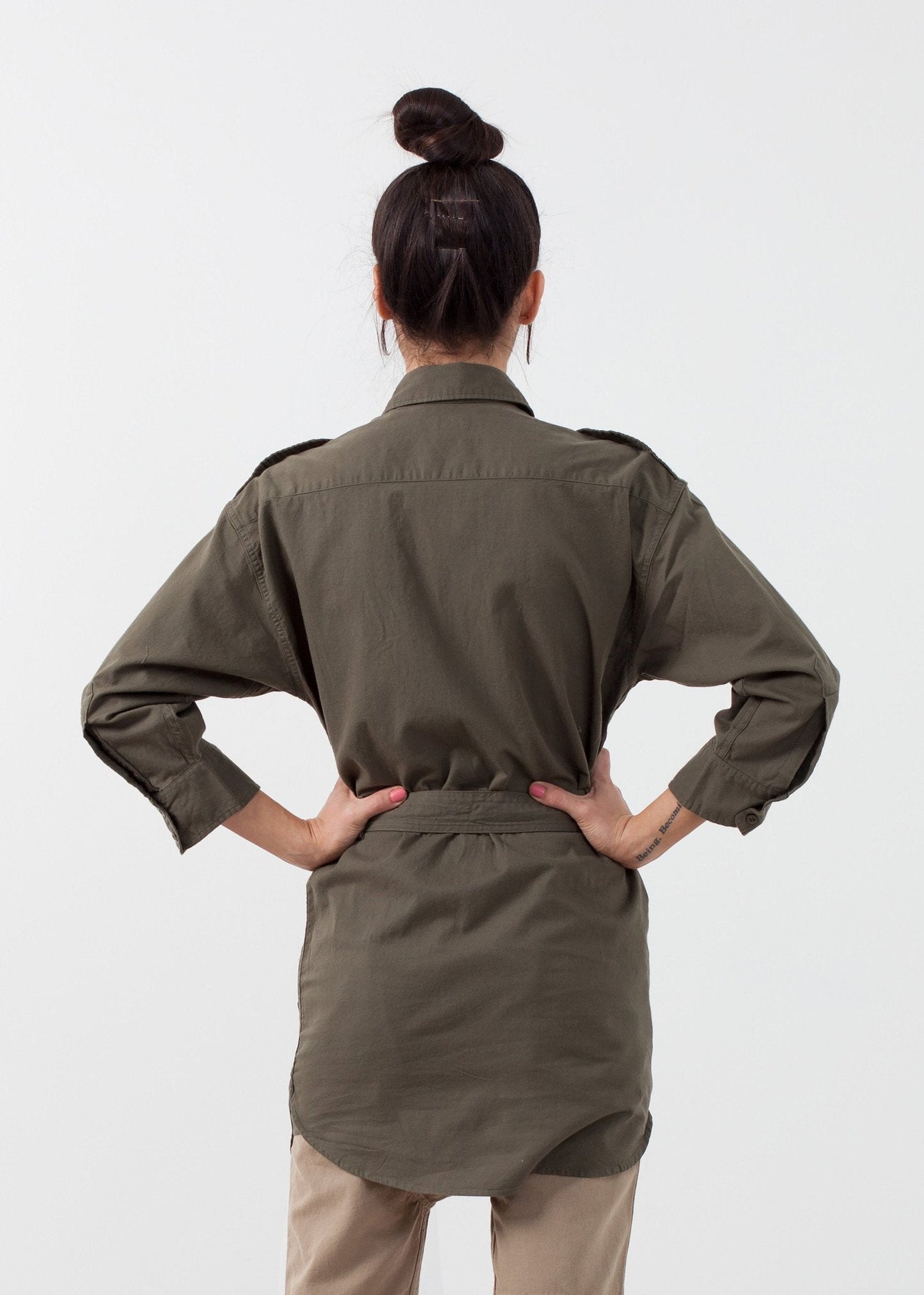 Robe excédentaire à ceinture