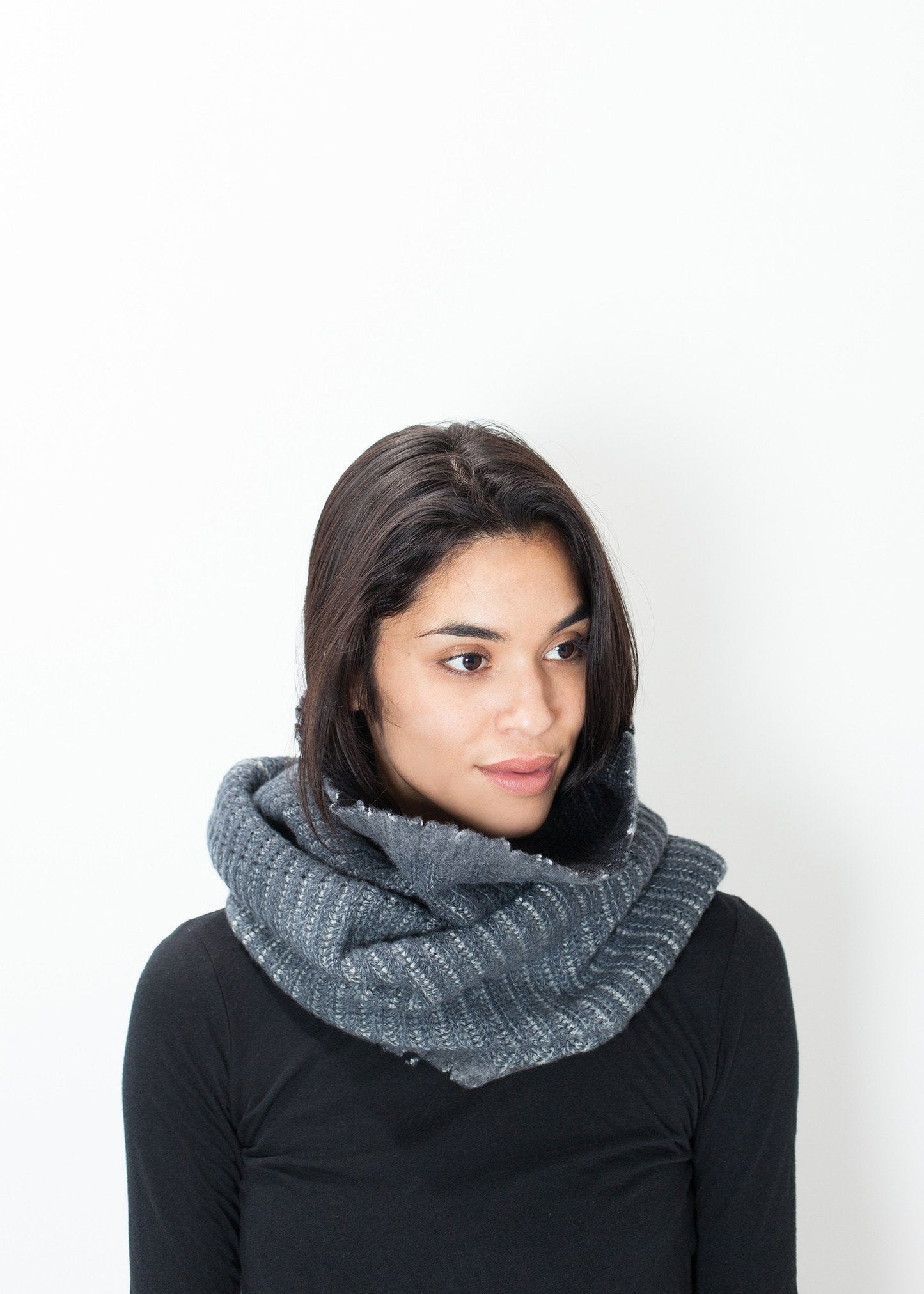 Cache-cou en tricot gris