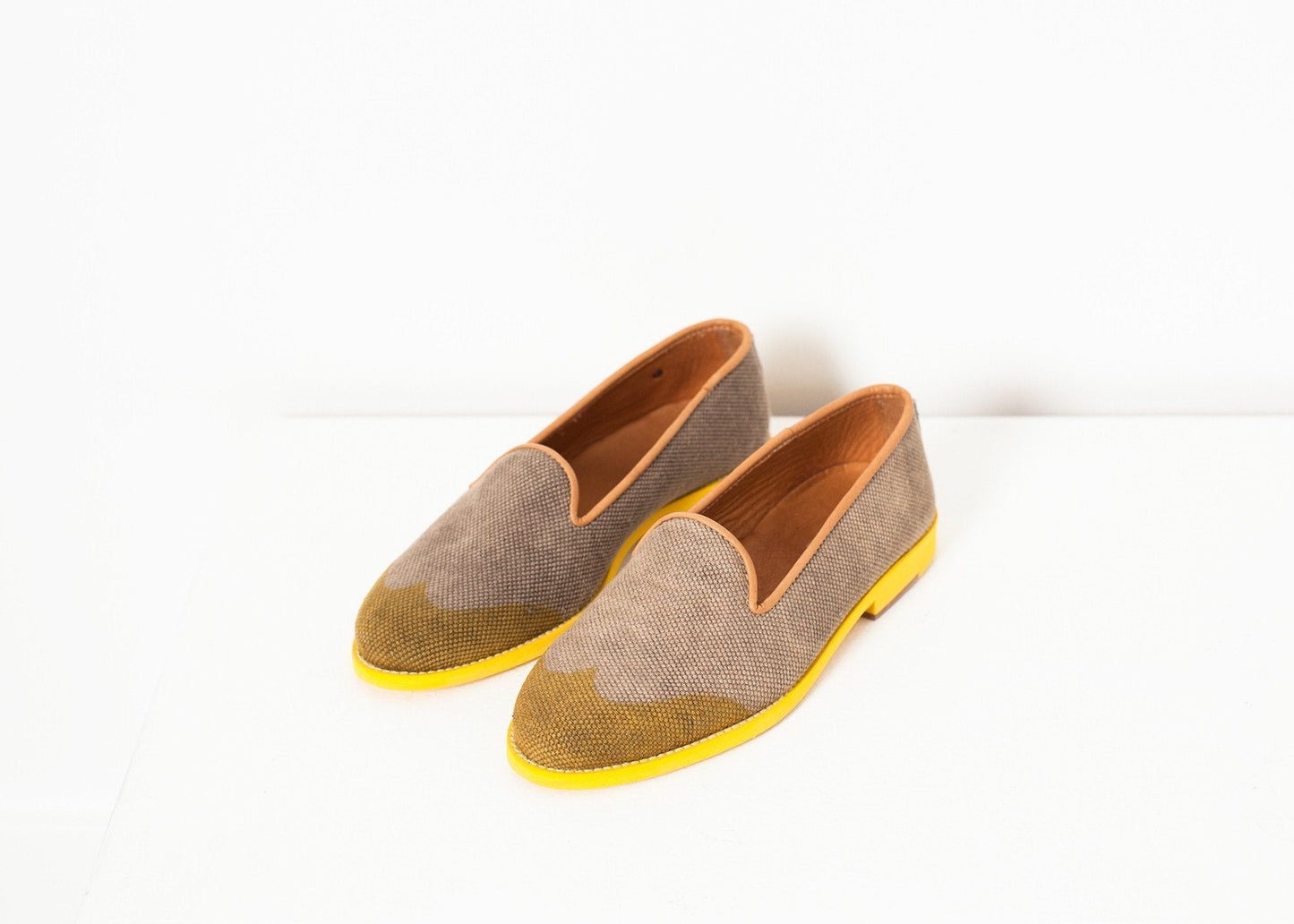 Mocassin à bout ailé en jaune