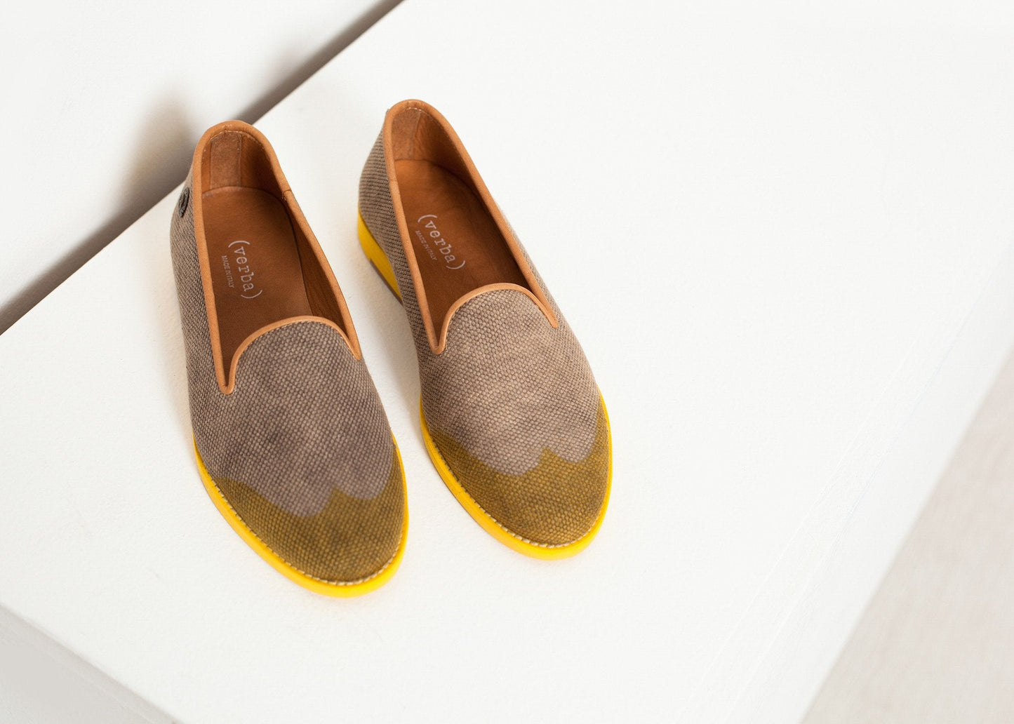 Mocassin à bout ailé en jaune